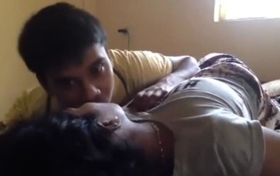 Indian Stepsister Boobs Pressing XXX Bahen Porn Video